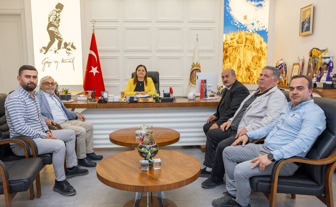 Düğün Sofralarından Dayanışma Sofralarına: Burcu Köksal’dan İsrafa Karşı Sosyal Belediyecilik Hamlesi