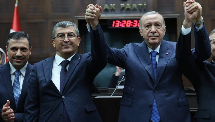 Hasan Ekici AK Parti’ye Katıldı: Rozetini Cumhurbaşkanı Erdoğan Taktı