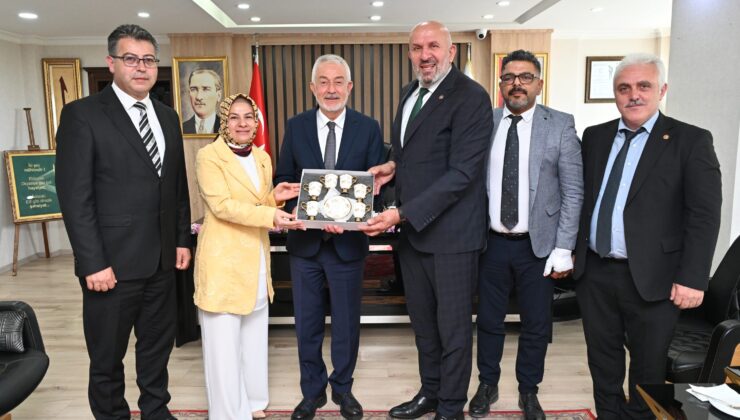 “Şükrü Başkan, Türkiye’ye Örnek Oluyor”