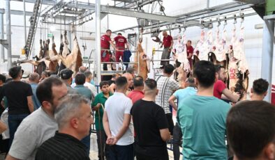 ISPARTA BELEDİYESİ’NDEN BAYRAMDA ÖRNEK HİZMET: 250 BÜYÜKBAŞ KURBAN HİJYENİK KOŞULLARDA KESİLDİ!