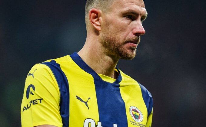 “Dzeko’yu Islıklamak Aptallıktır”: Taraftardan Türk Futboluna Kültür Eleştirisi