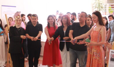 SDÜ’lü genç gazetecilerden iz bırakan sergi: “Karede haber, satırda yorum”