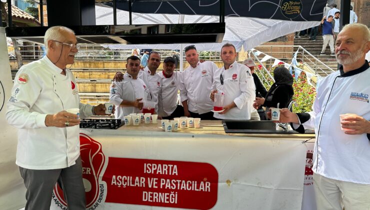 Isparta’nın Gül Şerbeti Merzifon’da damakları şenlendirdi