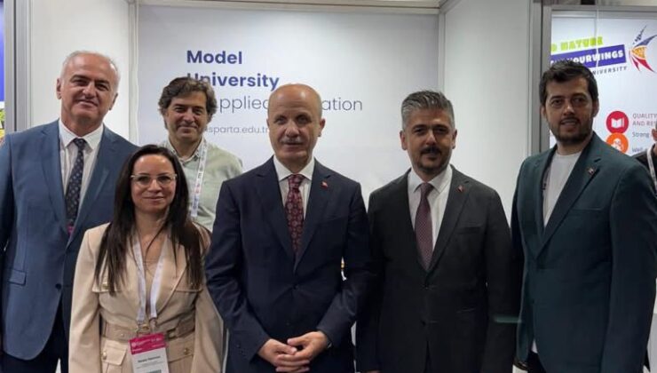 ISUBÜ, Küresel Sürdürülebilirlik Arenasında: THE ve YÖK Ortaklığıyla Düzenlenen Dünya Zirvesinde Türkiye’yi Temsil Etti