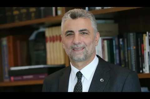 Bakan Ömer Bolat’tan Babalar Günü Mesajı: “Babalarımız, Ellerindeki Meşaleyle Yolumuzu Aydınlatıyor”