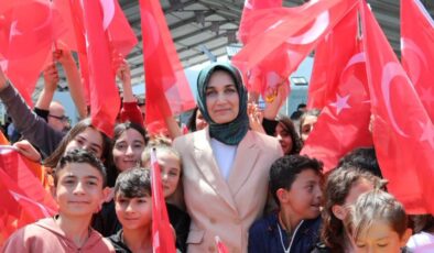 “Eğitimci Vali’den Yaz Kur’an Kursu Vurgusu: “Köklerine bağlı nesiller yetişiyor.” Afyonkarahisar Valisi Yiğitbaşı: “Çocuklarımız milli-manevi değerlerle özgüven kazanacak”