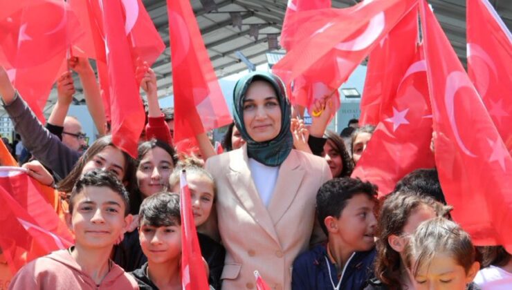“Eğitimci Vali’den Yaz Kur’an Kursu Vurgusu: “Köklerine bağlı nesiller yetişiyor.” Afyonkarahisar Valisi Yiğitbaşı: “Çocuklarımız milli-manevi değerlerle özgüven kazanacak”