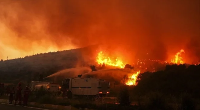 Orman Yanıyor, Türkiye Tek Yürek! Tahir Büyükakın: “Karadan da havadan da mücadele sürüyor”