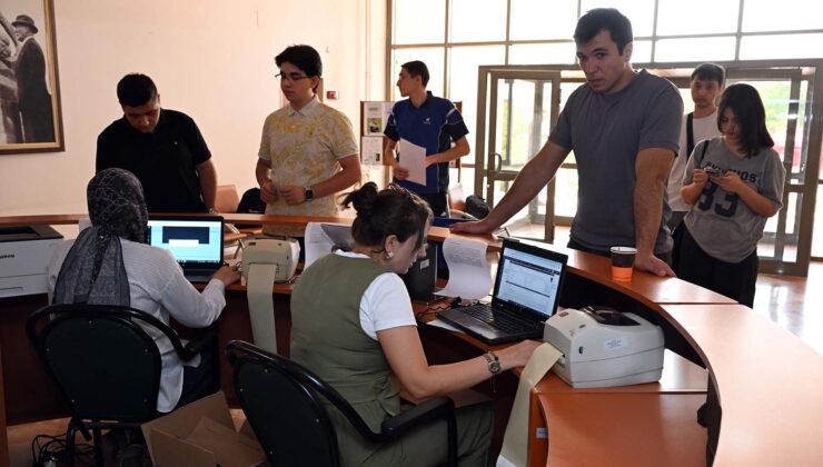 AKÜ’ye Yerleşen 5 Bin 232 Öğrencinin Kayıtları Başladı