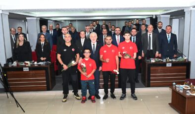 Başkan Başdeğirmen, Engelli Sporcuları Altınla Ödüllendirdi