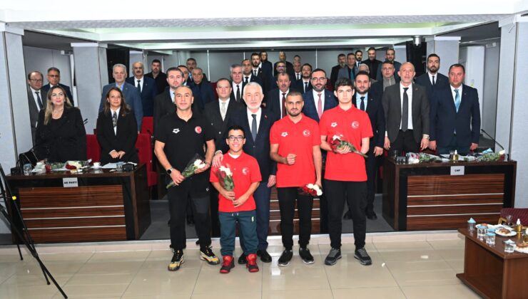 Başkan Başdeğirmen, Engelli Sporcuları Altınla Ödüllendirdi
