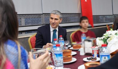 Afyonkarahisar Valisi Naci Aktaş İftarını Çocuklarla Paylaştı: “Hayal Kurmaktan Vazgeçmeyin”