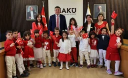 MAKÜ’de 23 Nisan coşkusu: Minik misafirler rektörlükte ağırlandı