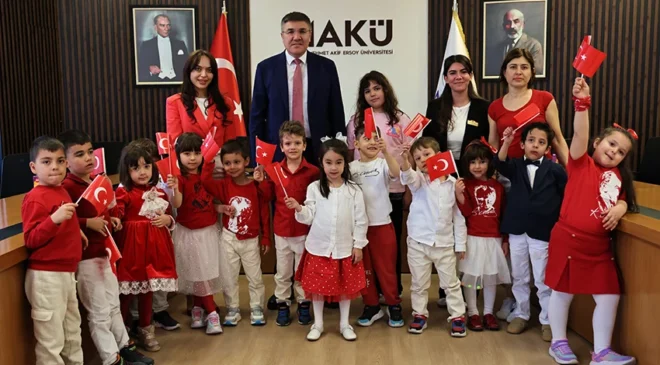 MAKÜ’de 23 Nisan coşkusu: Minik misafirler rektörlükte ağırlandı