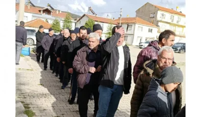 Afyonkarahisar’da duygu dolu uğurlama: Umre kafilesi dualarla kutsal topraklara uğurlandı