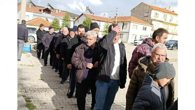 Afyonkarahisar’da duygu dolu uğurlama: Umre kafilesi dualarla kutsal topraklara uğurlandı