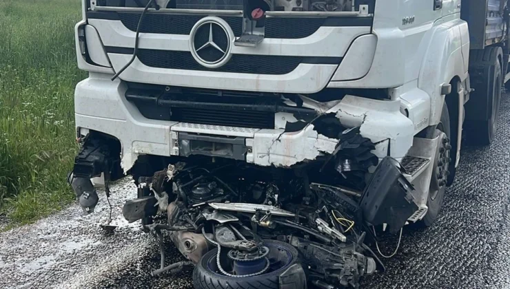 Afyon’da Feci Kaza: Motosiklet Tırın Altına Girdi, 1 Ölü 1 Ağır Yaralı
