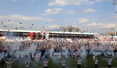 Yağmur Mezuniyet Coşkusunu Durduramadı: ISUBÜ’de 4 Bin Öğrenci Mezuniyet Sevinci Yaşadı