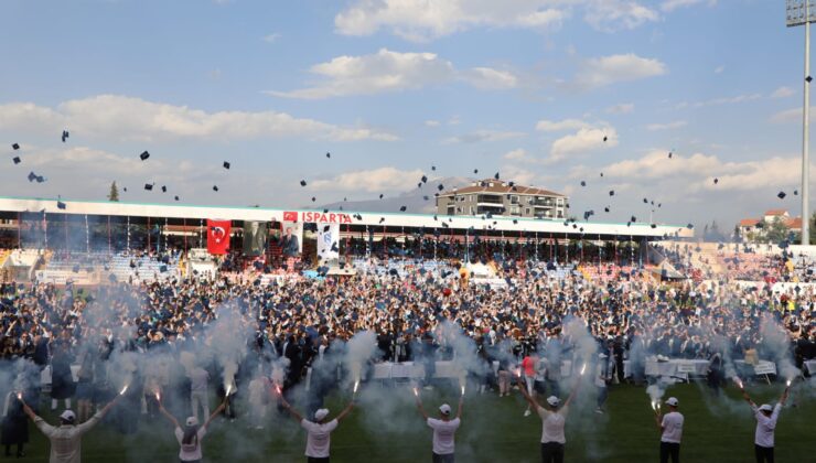 Yağmur Mezuniyet Coşkusunu Durduramadı: ISUBÜ’de 4 Bin Öğrenci Mezuniyet Sevinci Yaşadı