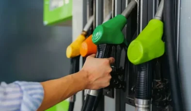 Motorine 4,95 TL indirim geliyor: Akaryakıt tabelaları bu gece değişiyor