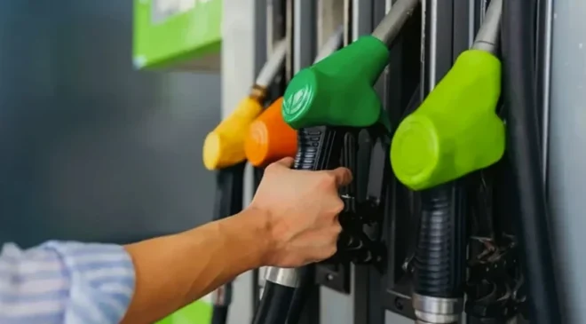 Motorine 4,95 TL indirim geliyor: Akaryakıt tabelaları bu gece değişiyor