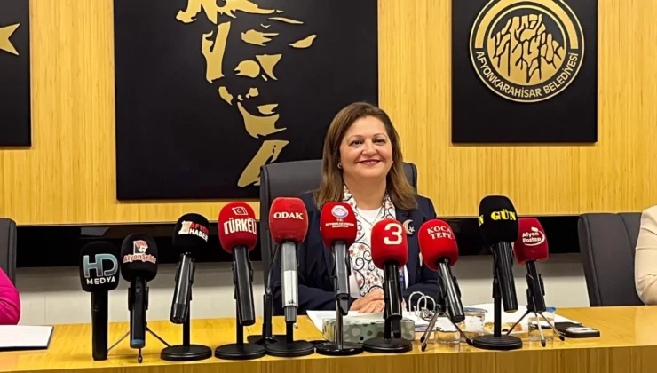 Afyonkarahisar Belediye Meclisi’nde gergin anlar! Komisyon tartışmasında kağıtları yırttı